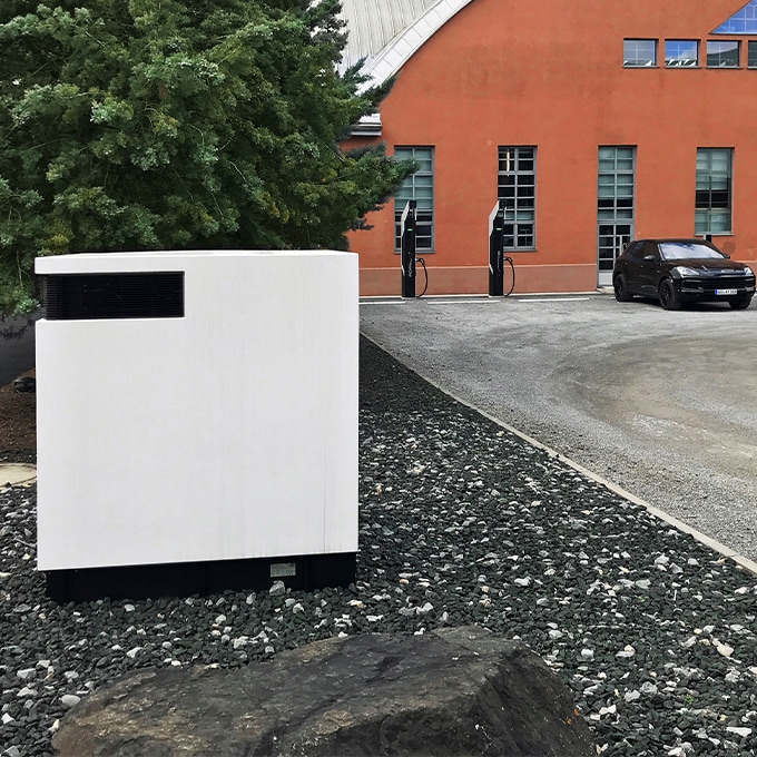 [Translate to USA:] ChargeBox system, urban harbor, Germany
