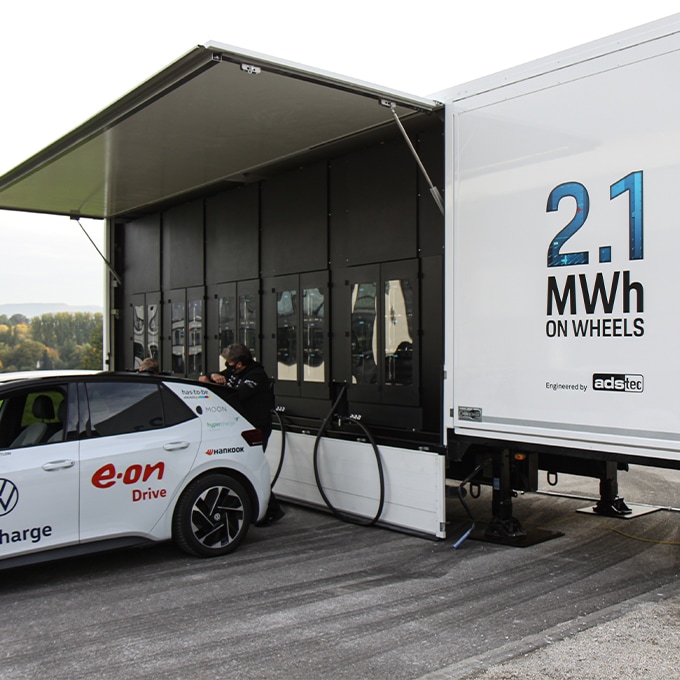 [Translate to USA:] ChargeTrailer, 10x320kW on a Truck, Germany