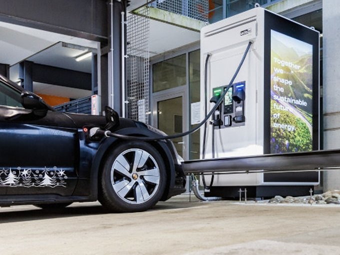 ADS-TEC_Energy_Akkordeon_ChargePost_680x680px.jpg